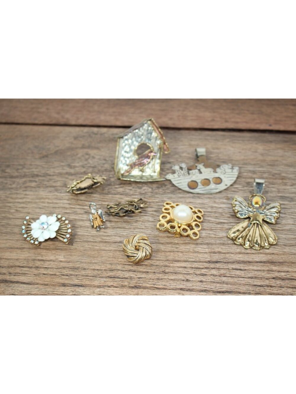 Lot Of 9 Vintage Broaches Pins Angels Crab House Pearl